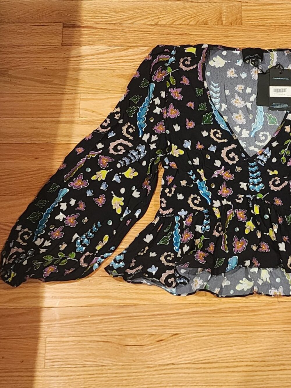 NWT CYNTHIA ROWLEY Women Blouse Black Printed Viscose V-Neck Peplum - Size 10 - Picture 2 of 3